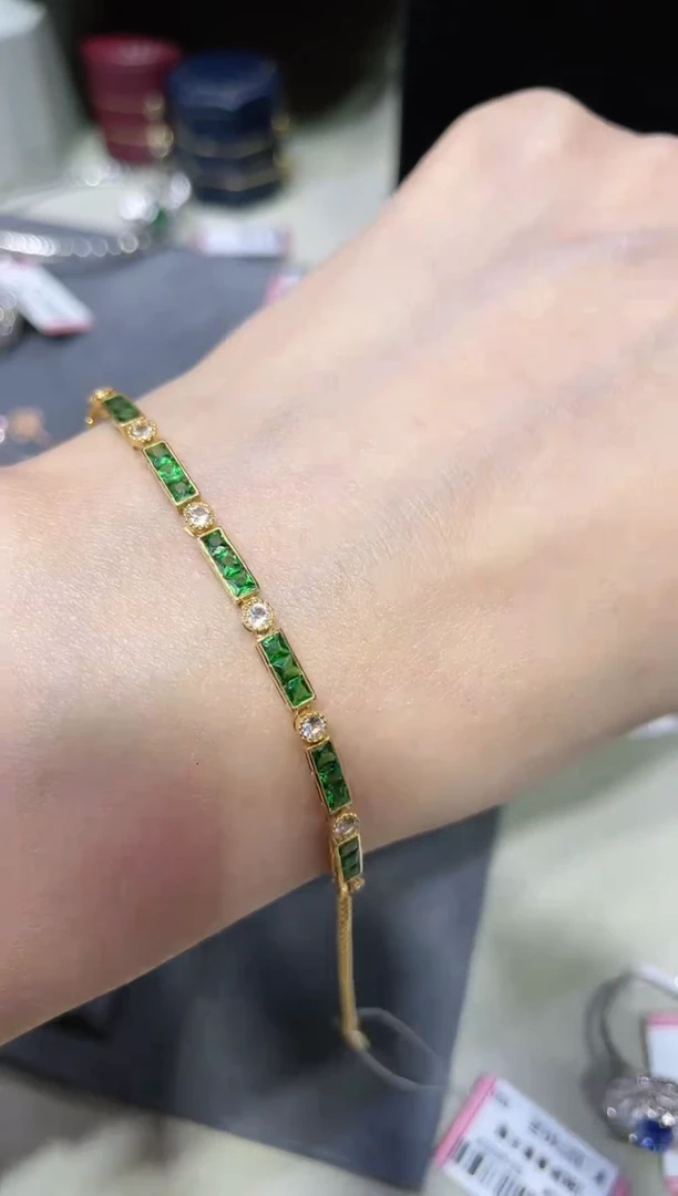 18K金镶嵌石榴石沙弗莱手链