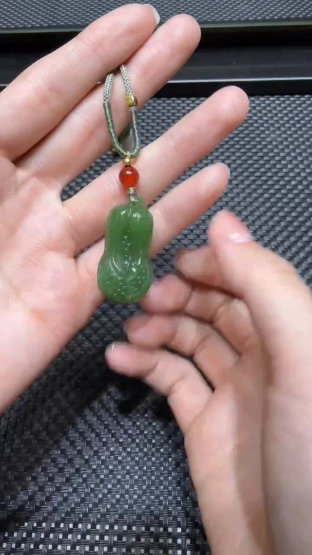 颈饰未镶嵌和田玉挂件