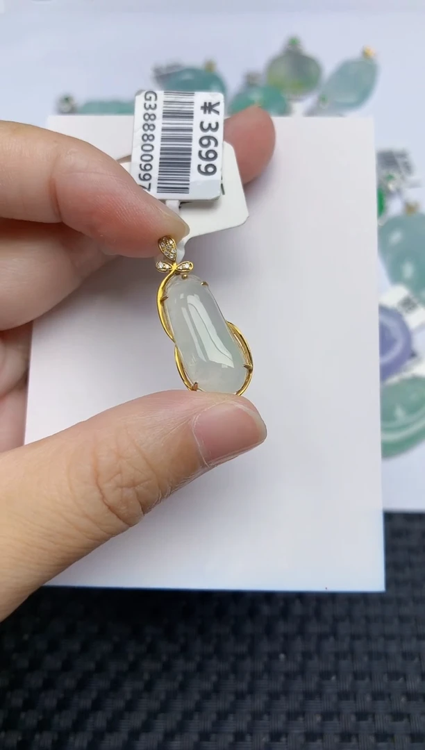 翡翠18K金镶嵌颈饰天然翡翠A货