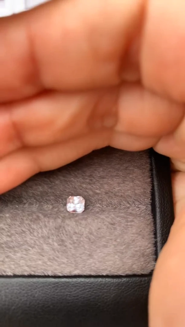 未镶嵌裸石定制尖晶石雷切型 银白色调 0.56ct