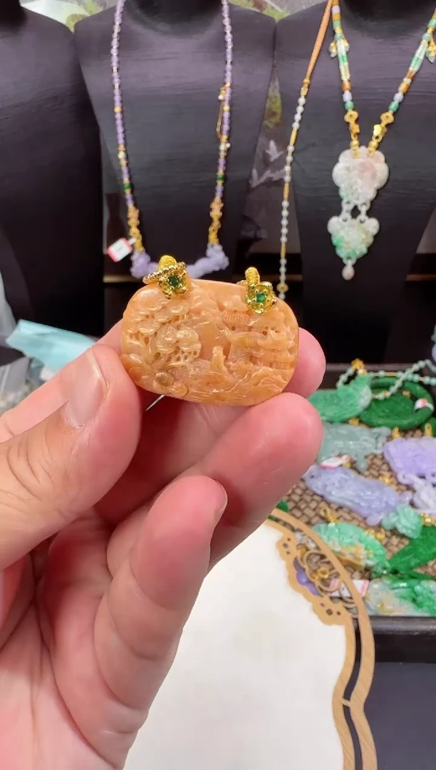 【闪购商品】翡翠颈饰未镶嵌牌子