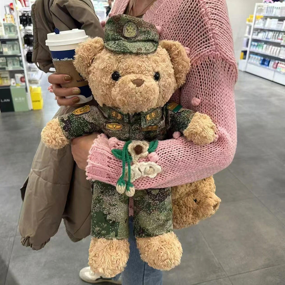 解放军人迷彩小熊玩偶玫瑰绒50cm免费定制姓名领衔臂章胸章