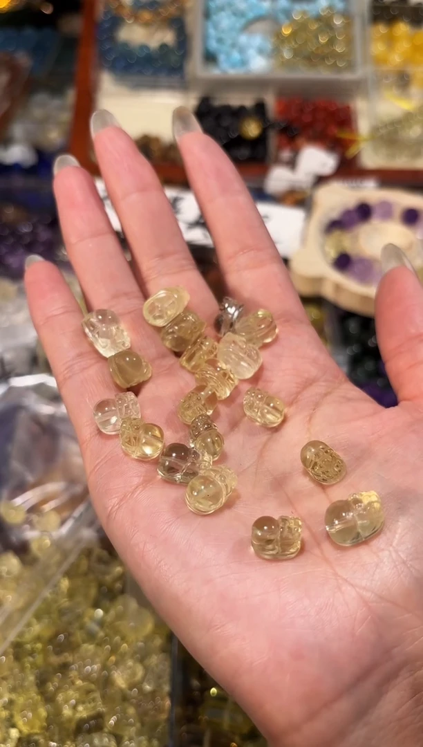 【闪购商品】水晶手串未镶嵌黄水晶貔貅一个宽卡7-8