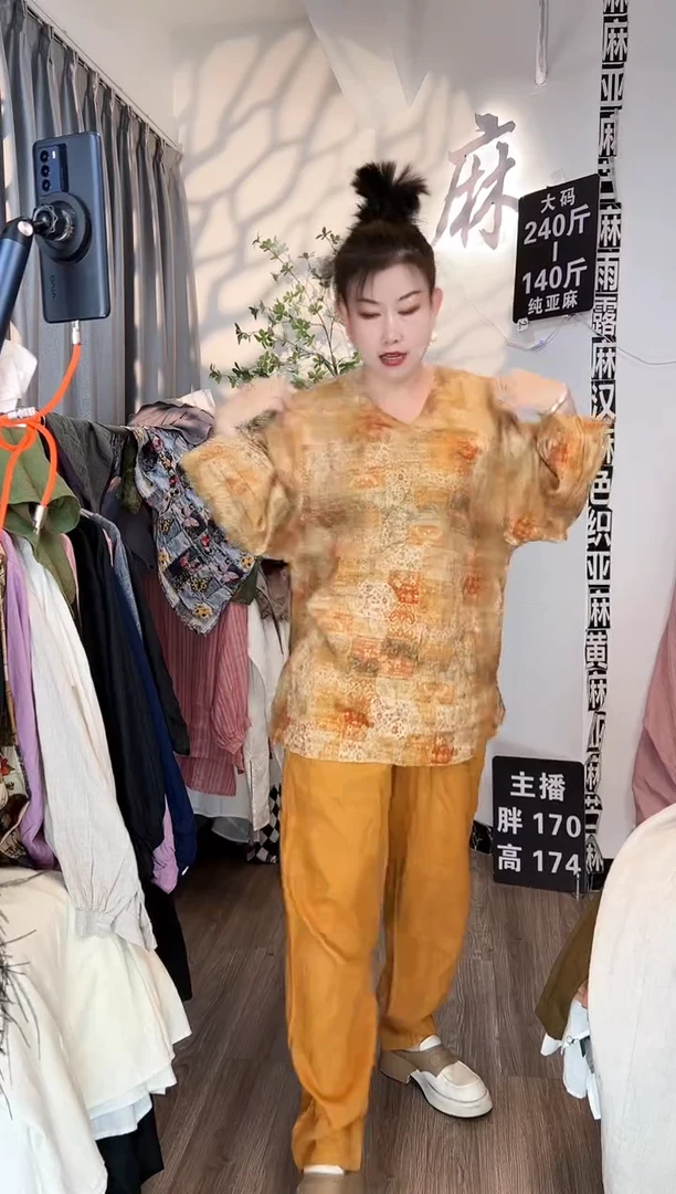 亚麻大码女装上衣。衣服