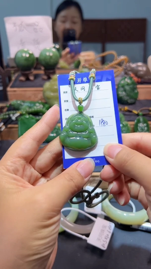 颈饰未镶嵌和田玉（碧玉）1