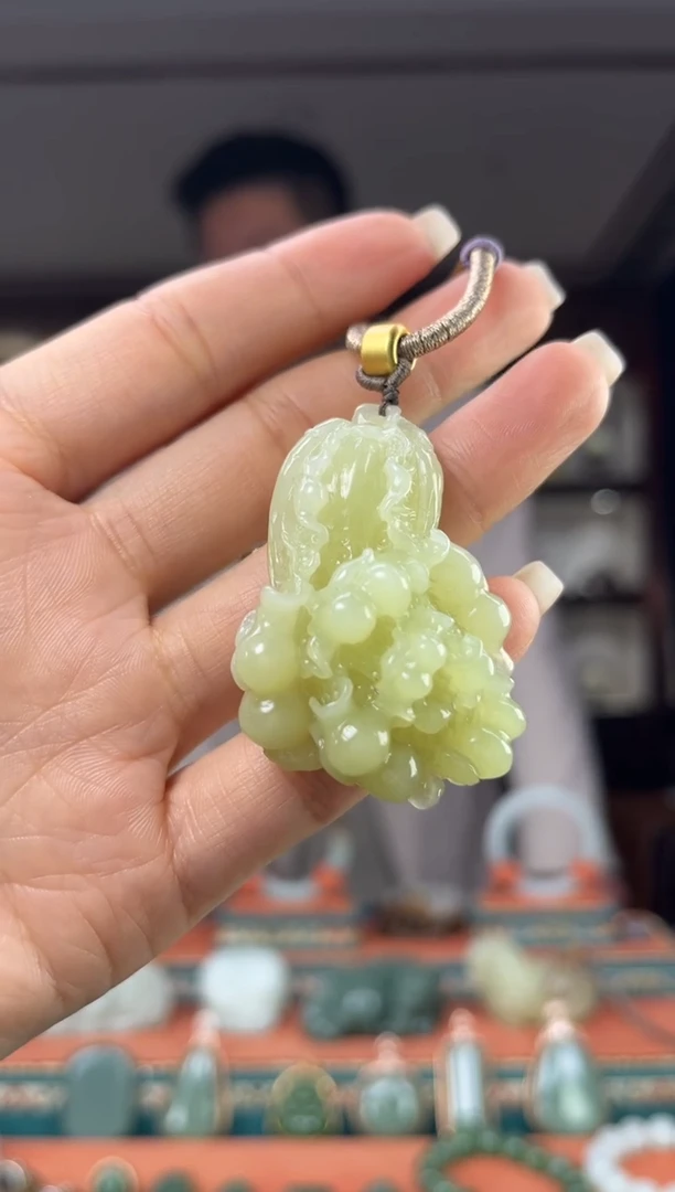 颈饰未镶嵌和田玉佩佩