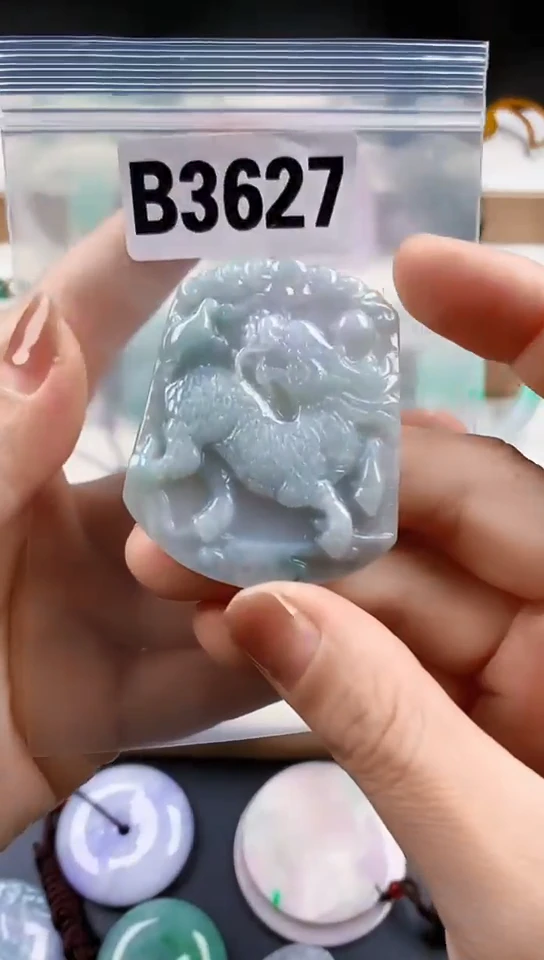 颈饰未镶嵌翡翠天然翡翠吊坠挂件