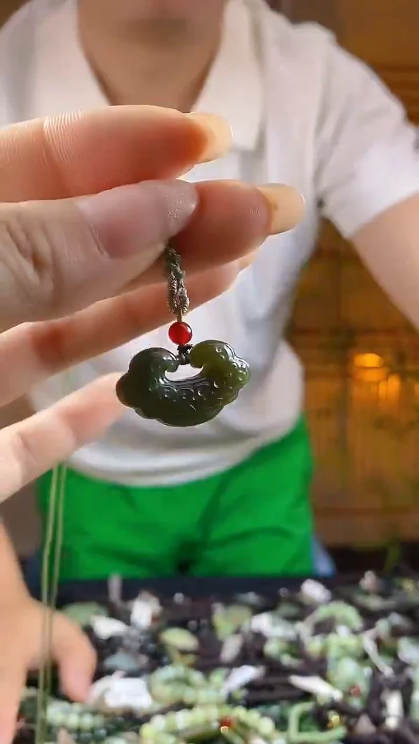 和田玉未镶嵌颈饰多样性发货，拍一发一