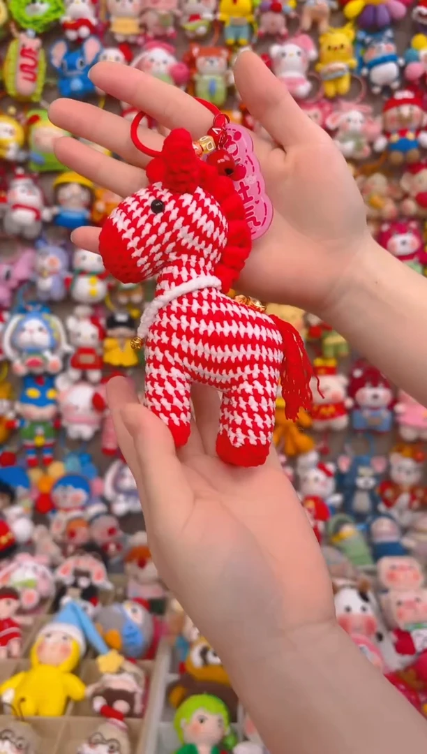 纯手工制作毛线钩织成品红色马