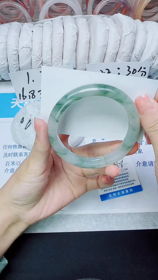 石英质玉手镯未镶嵌184/58.4