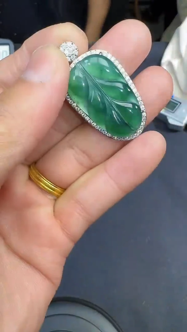 【闪购商品】翡翠颈饰未镶嵌叶子1