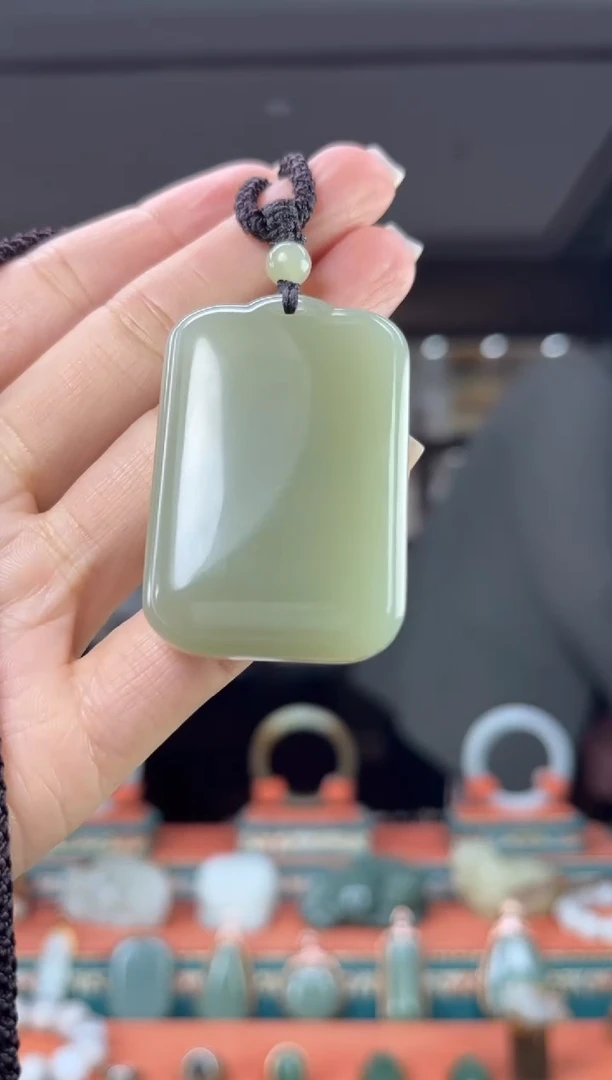 颈饰未镶嵌和田玉佩佩