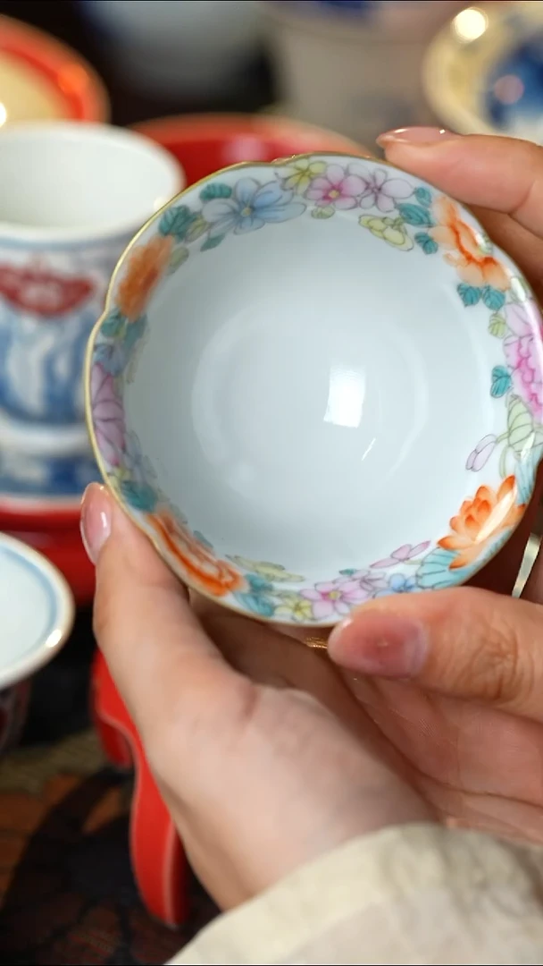 景德镇外绿内花环花口杯