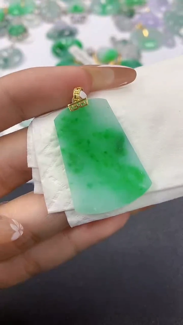 颈饰18K金镶嵌翡翠a货假一赔三支持复检百元上9元证书费自理