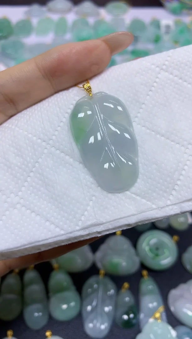 颈饰18K金镶嵌翡翠天然翡翠A货