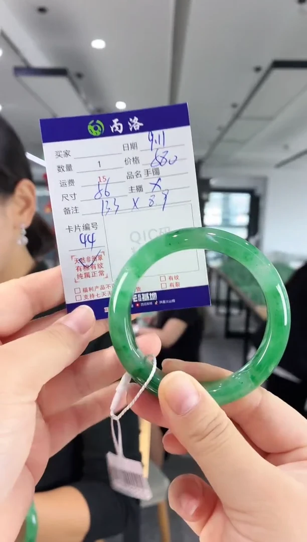 未镶嵌石英质玉手镯56