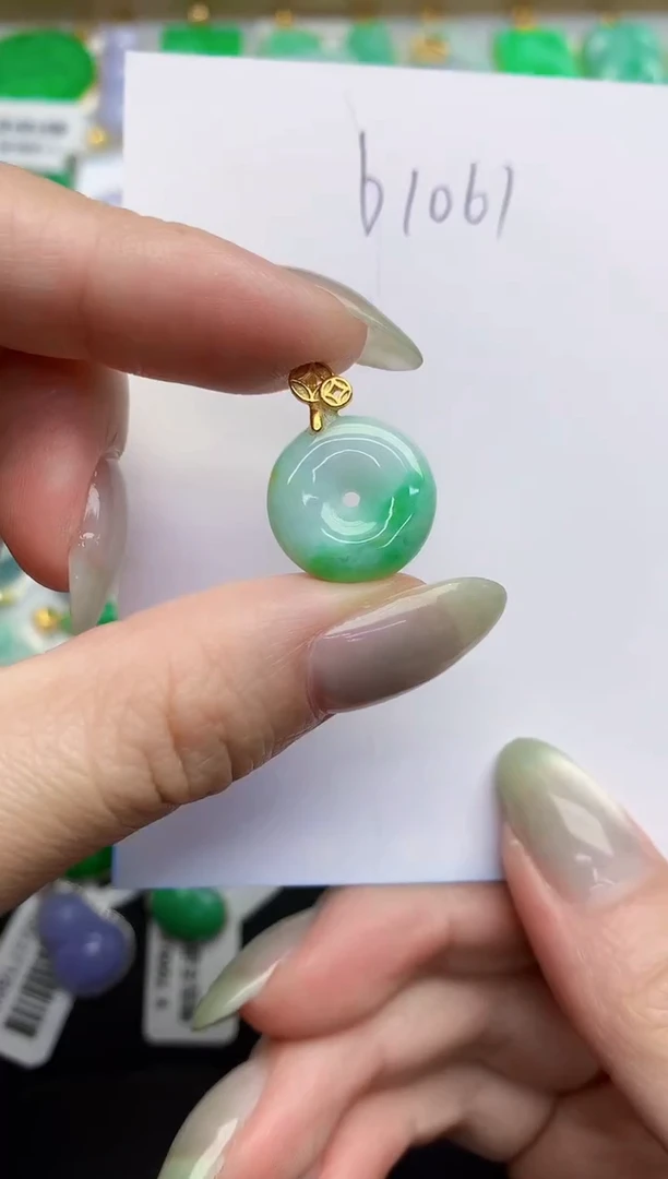 翡翠未镶嵌颈饰缅甸天然翡翠A货