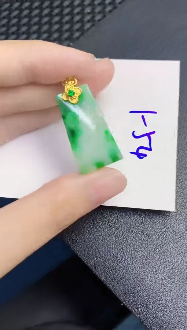 翡翠未镶嵌颈饰天然翡翠緬甸A貨