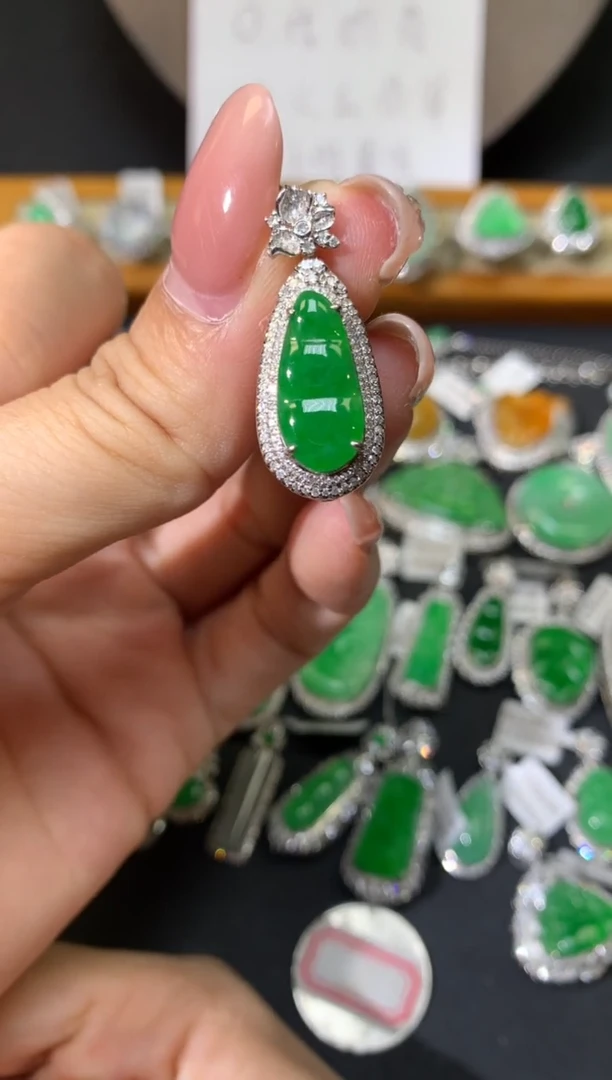 翡翠18K金镶嵌吊坠(不含链)吊坠