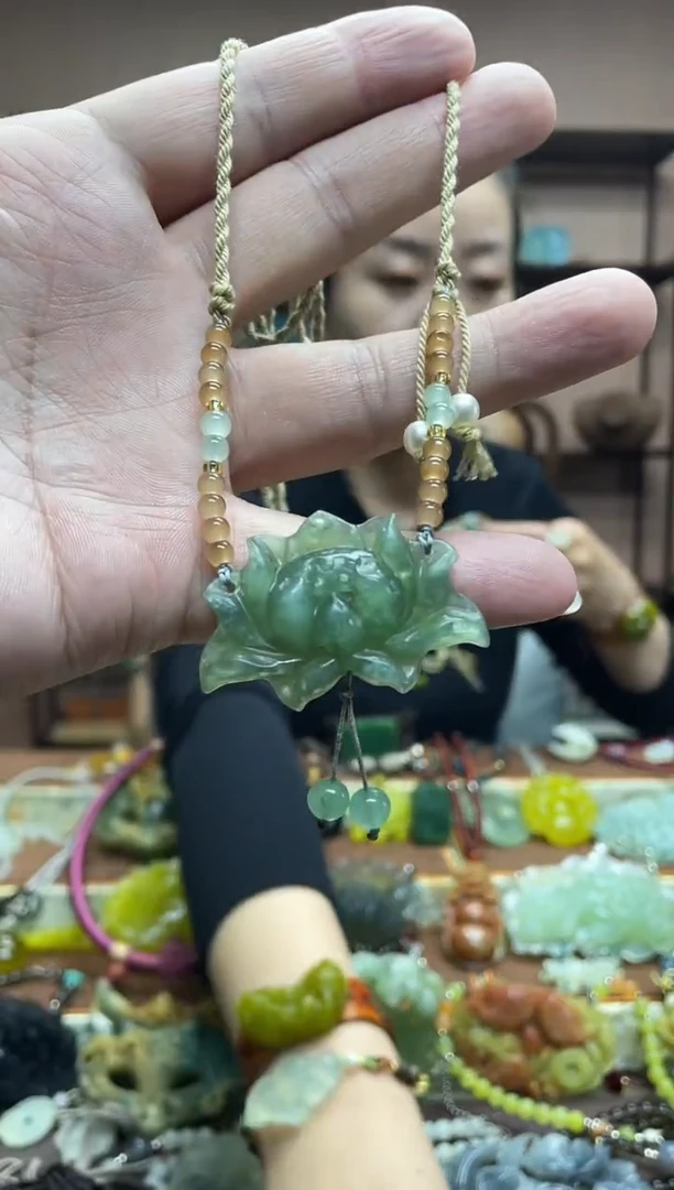 未镶嵌岫玉颈饰·