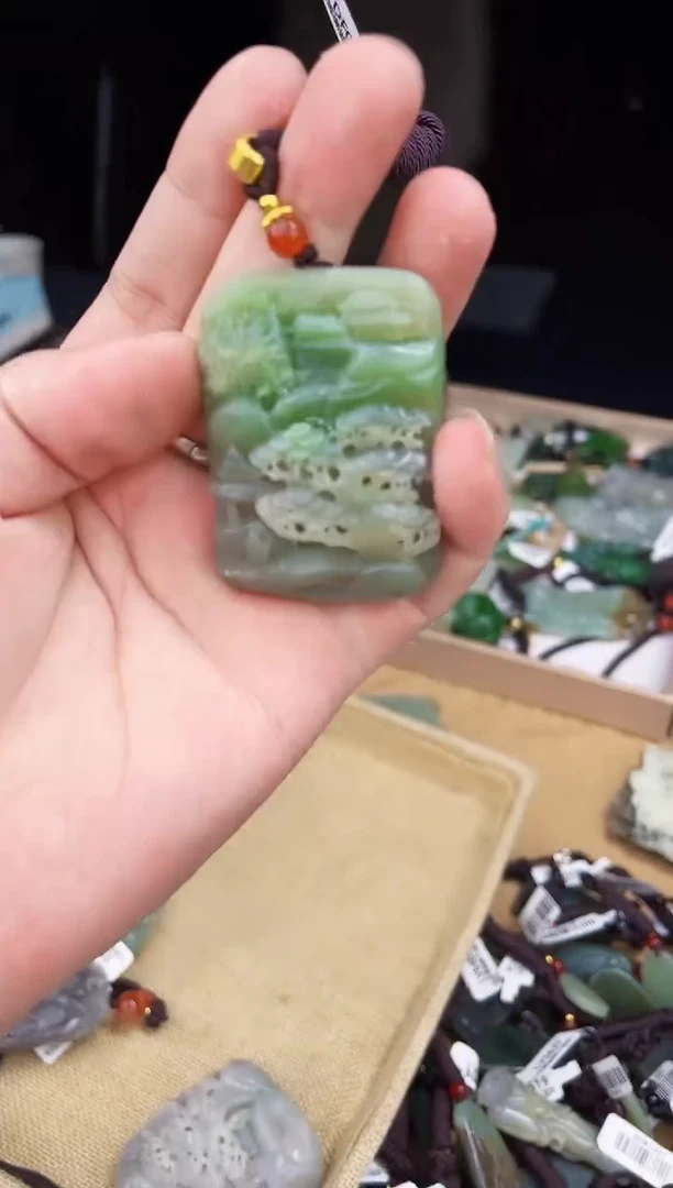 颈饰未镶嵌和田玉1