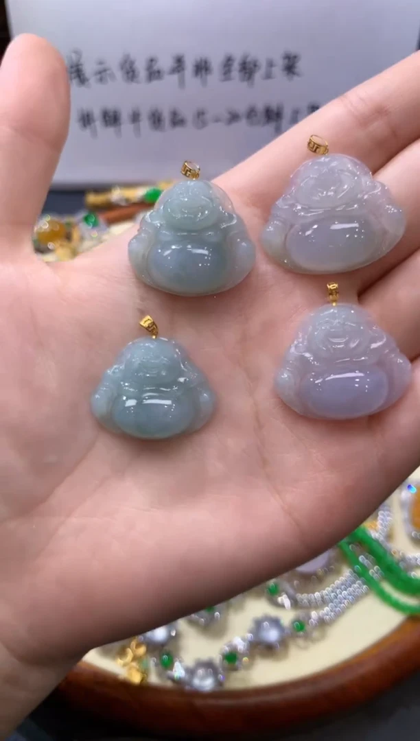 颈饰18K金镶嵌翡翠4多样性发其一