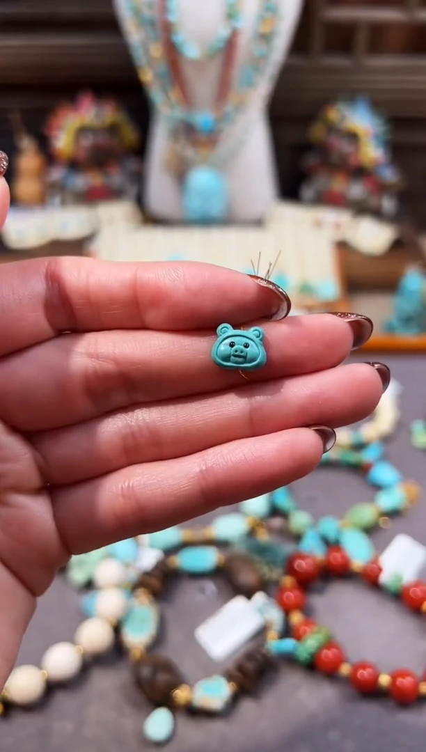 未镶嵌绿松石配饰小猪