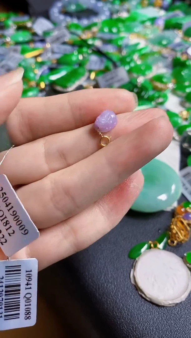 定制翡翠18K金镶嵌貔貅