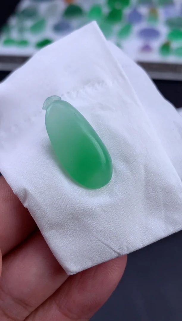 未镶嵌定制翡翠葡*籽翡翠