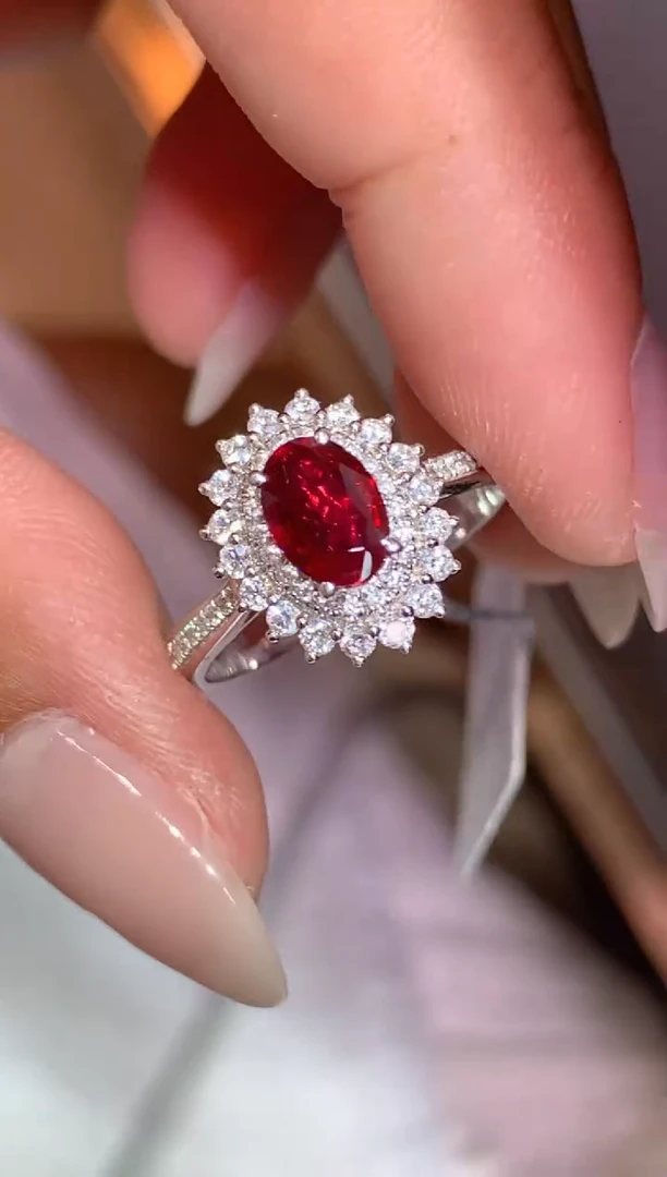 红宝石戒指18K金镶嵌1.01CT