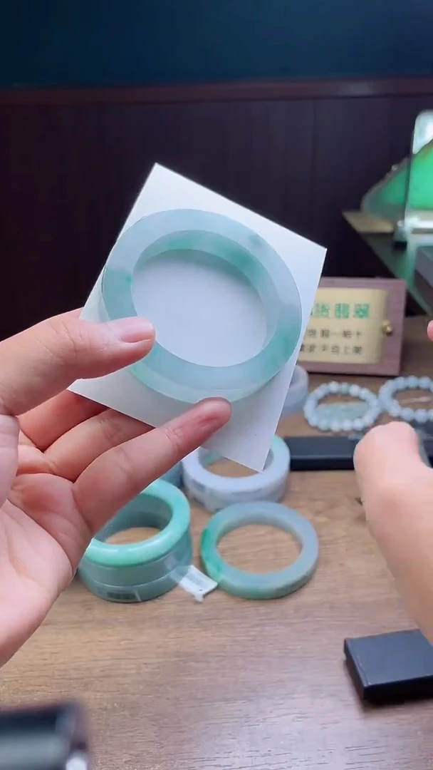 定制翡翠手镯未镶嵌蕙**心定制