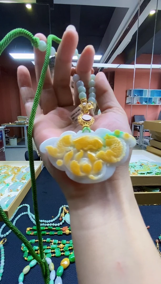 颈饰未镶嵌翡翠吊坠