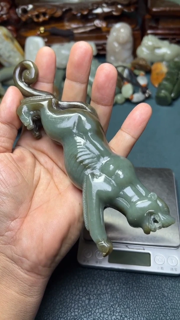 未镶嵌和田玉摆件-