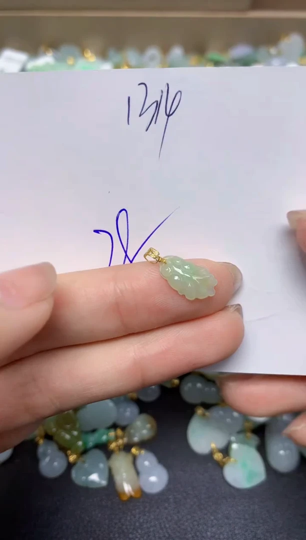 【闪购商品】翡翠颈饰18K金镶嵌 天然翡翠A货