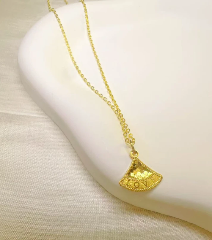 合金项链 黄色Love小裙子扇形吊坠项链多样性发货