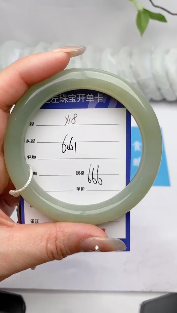 【闪购商品】和田玉手镯未镶嵌Y18微色差