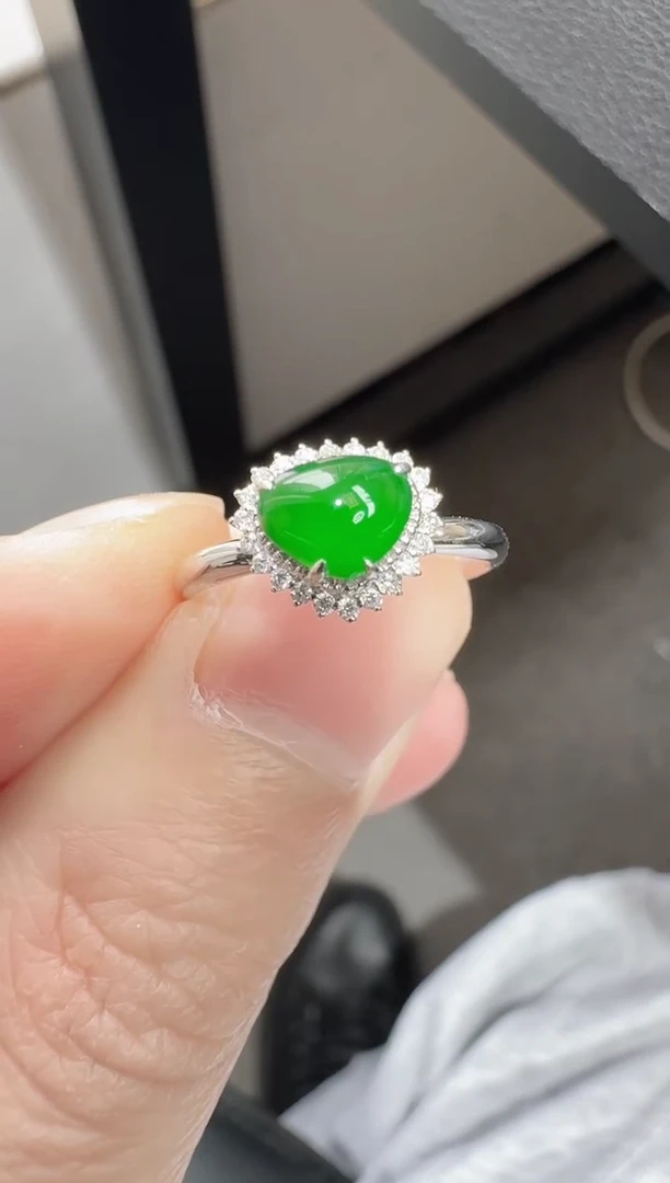 18K金镶嵌戒指翡翠寄售回流，不退不换