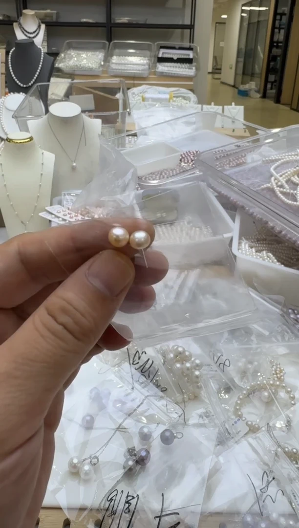 银S925镶嵌淡水珍珠耳钉7mm 中国红
