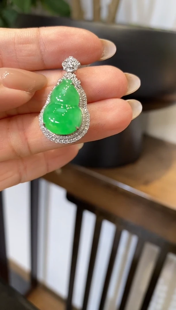 吊坠(不含链)18K金镶嵌翡翠葫芦