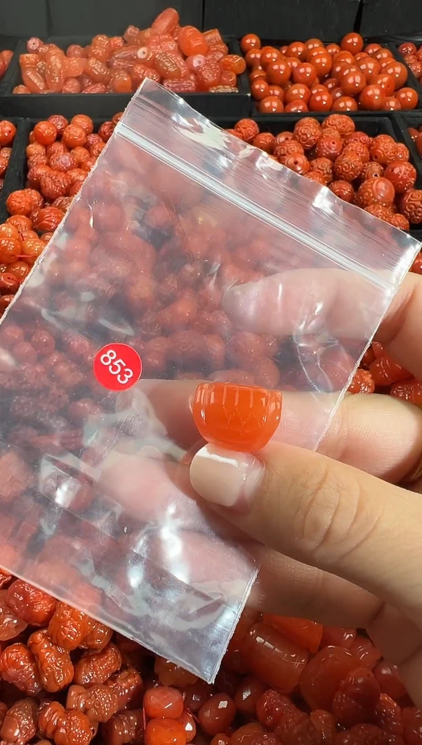 颈饰未镶嵌南红玛瑙1