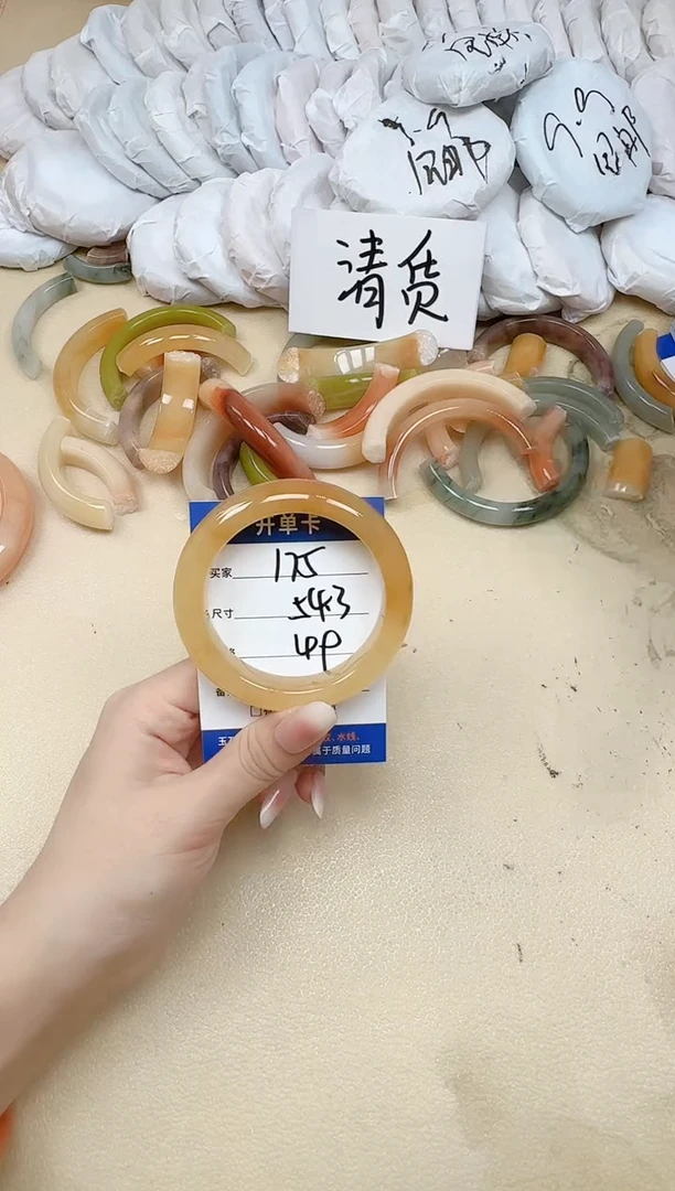 未镶嵌手镯石英质玉175/54.3