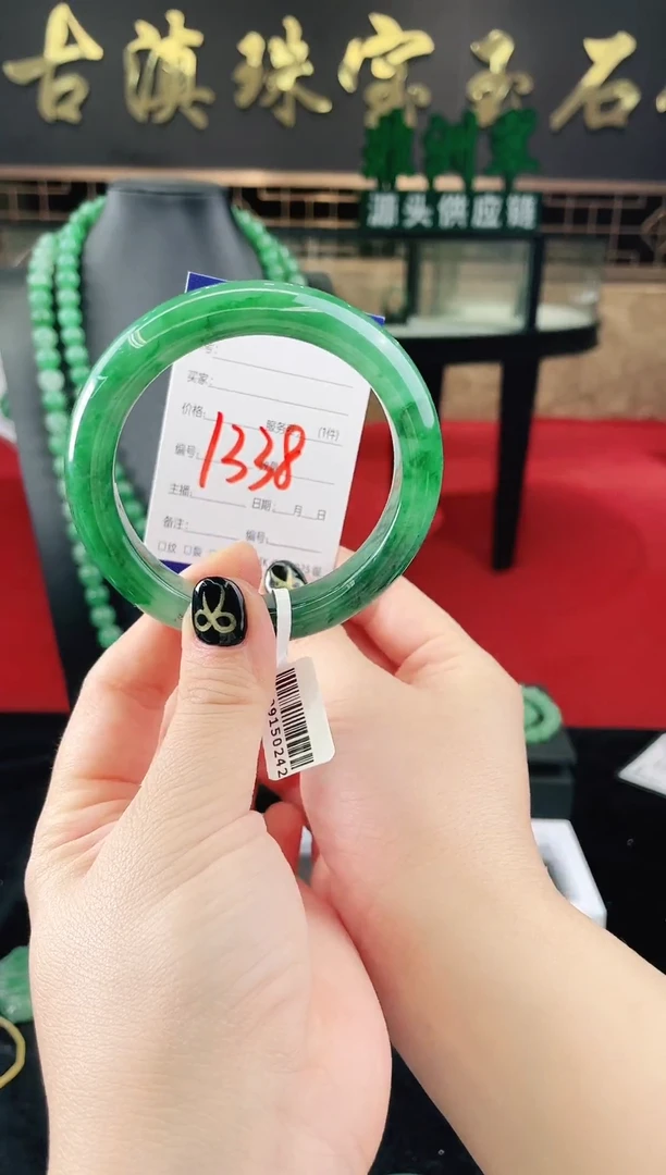 未镶嵌手镯石英质玉（非洲翠）微瑕介意勿拍