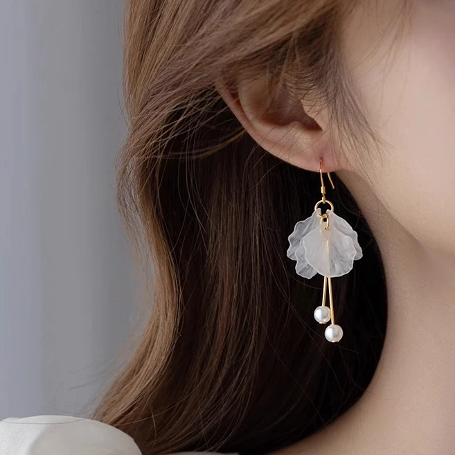 铜合金耳饰 甜美花瓣流苏耳环高级感轻奢小众耳饰度假风超仙耳钩