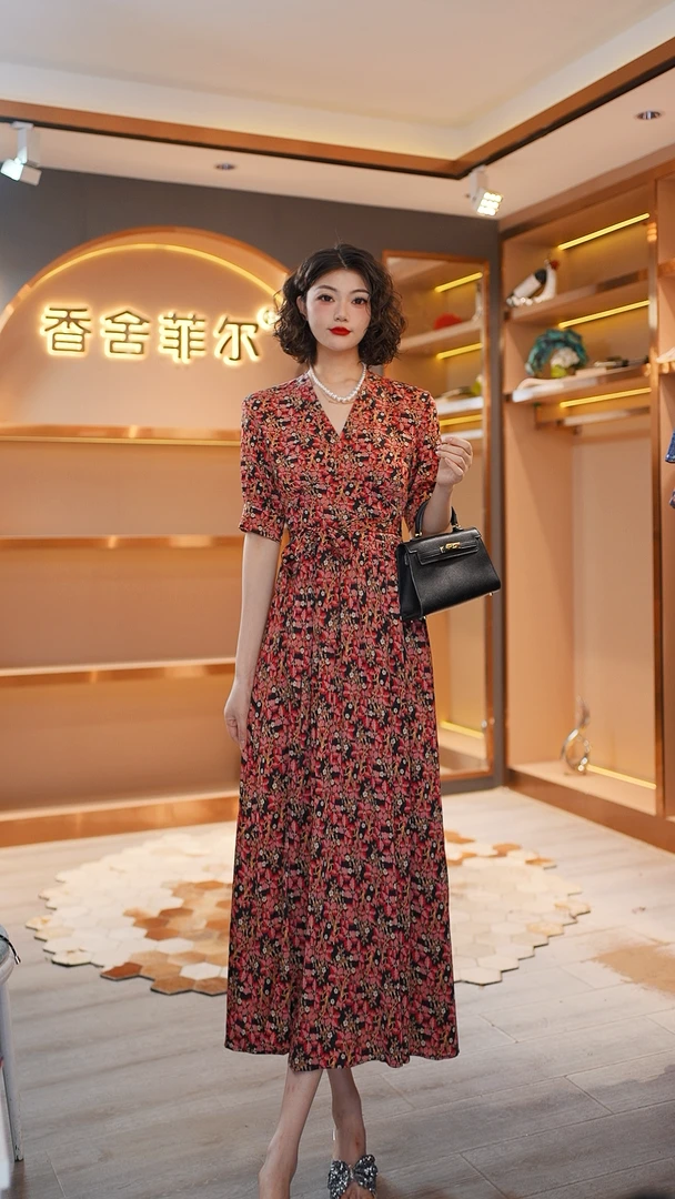 【香舍菲尔】新款修身时尚法式收腰显瘦高工艺连衣裙-81115#佩佩