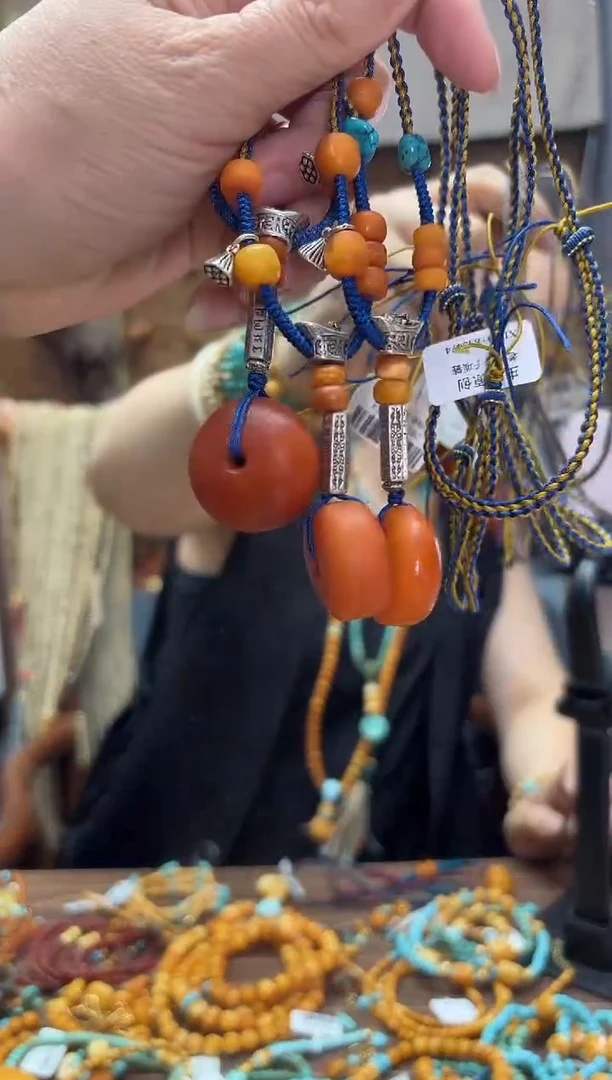 未镶嵌蜜蜡裸石多样性发一件六字真言设计款