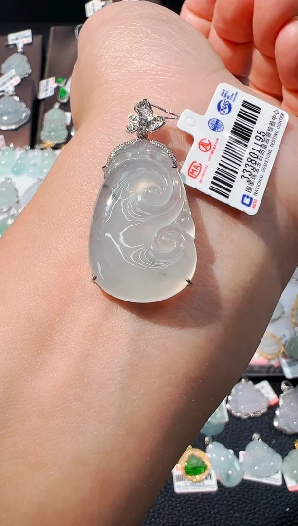 吊坠(不含链)18K金镶嵌翡翠如意吊坠1195