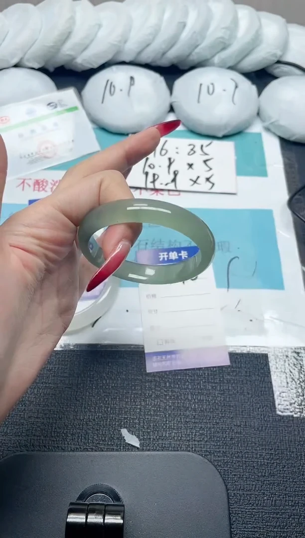 未镶嵌手镯石英质玉246-53