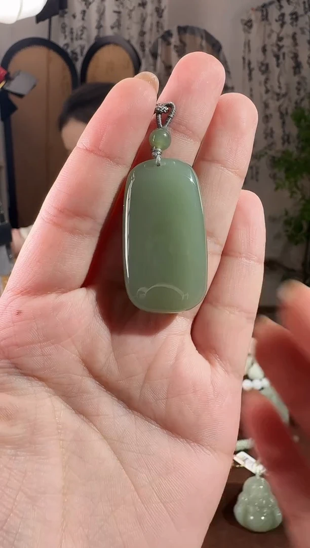 颈饰未镶嵌和田玉湖水绿无事牌