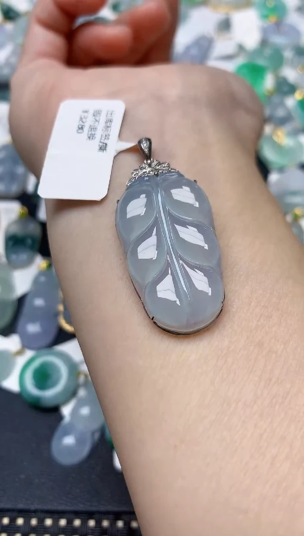 颈饰18K金镶嵌翡翠天然缅甸A货翡翠