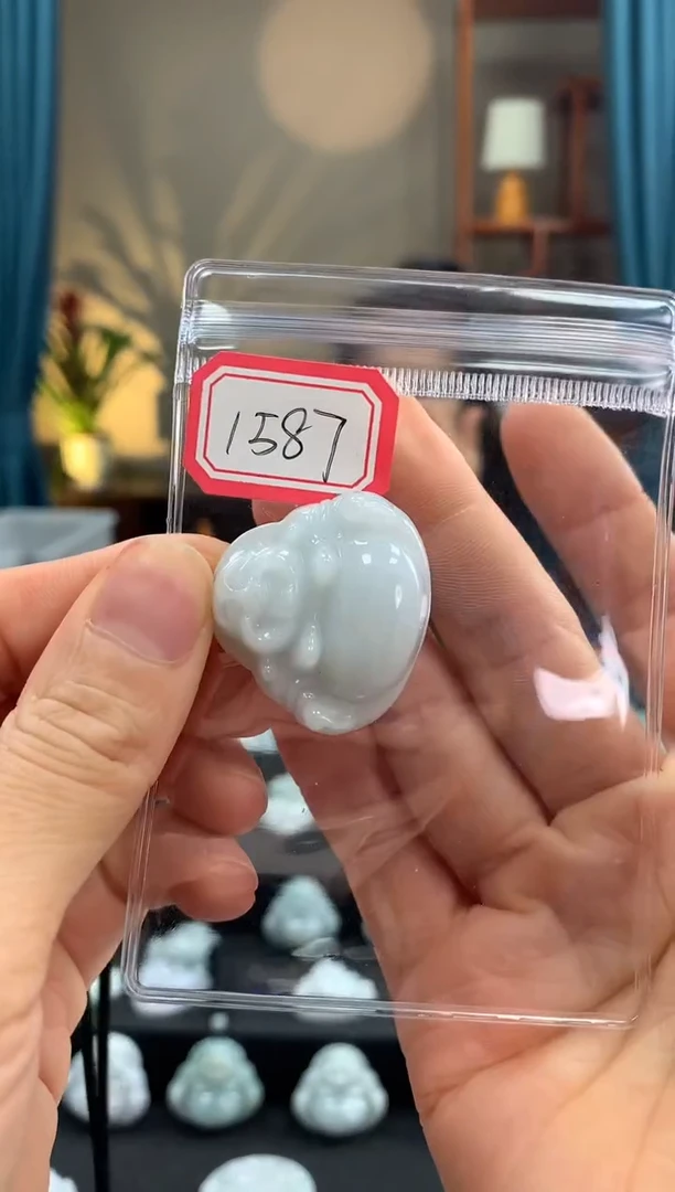 翡翠未镶嵌颈饰佛公1587